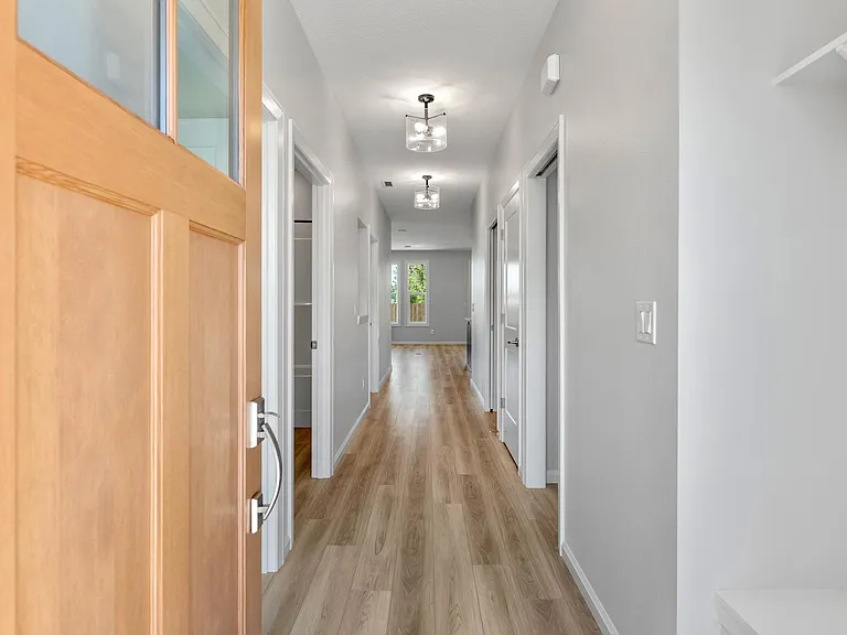 1524 W 14th Ave — Photo 7