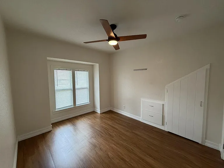 903 E New York Ave — Photo 20