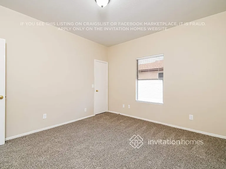 1182 E Desert Moon Trl — Photo 11