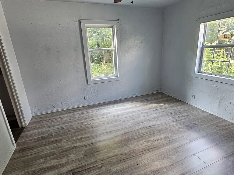 4805 Collins Ave — Photo 10