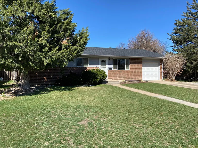 2225 Stanford Rd — Photo 2