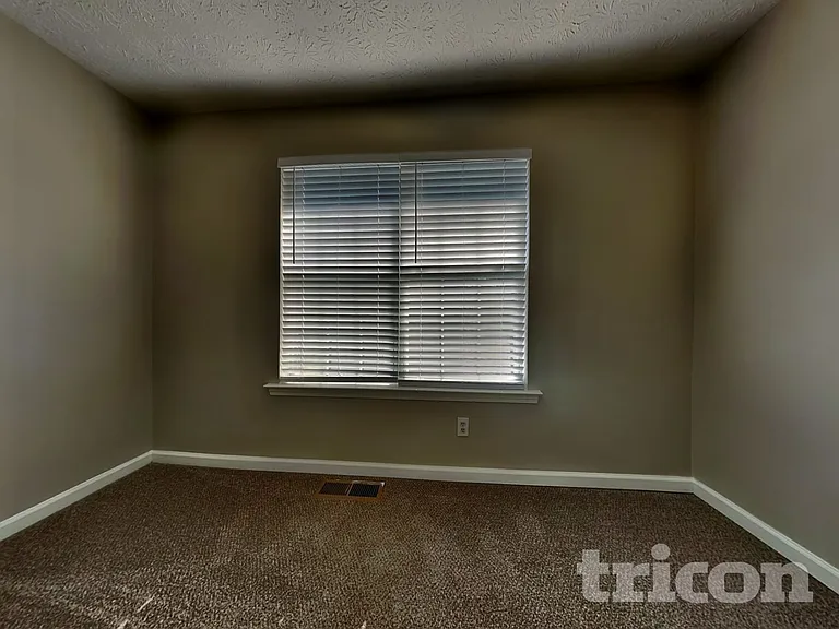 140 N Greenfield Cir — Photo 15