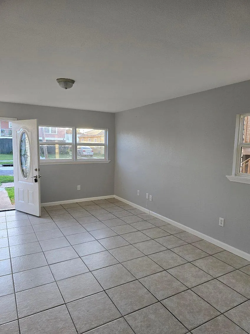 3 bed, $1,500 — Photo 2