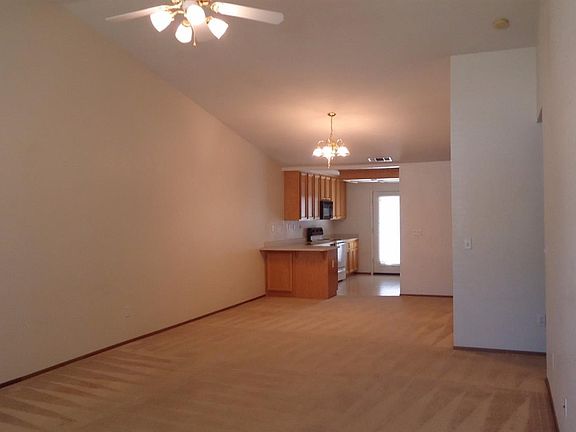 3rd image of 1032 Courtyard Dr