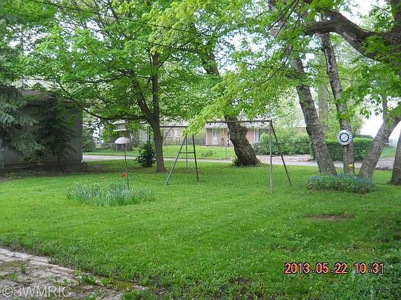 2nd image of 415 N Park St