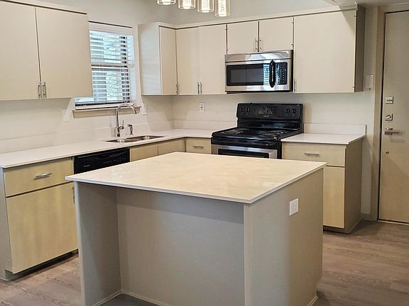 4th image of 1332 Winding Brook Ln APT 203