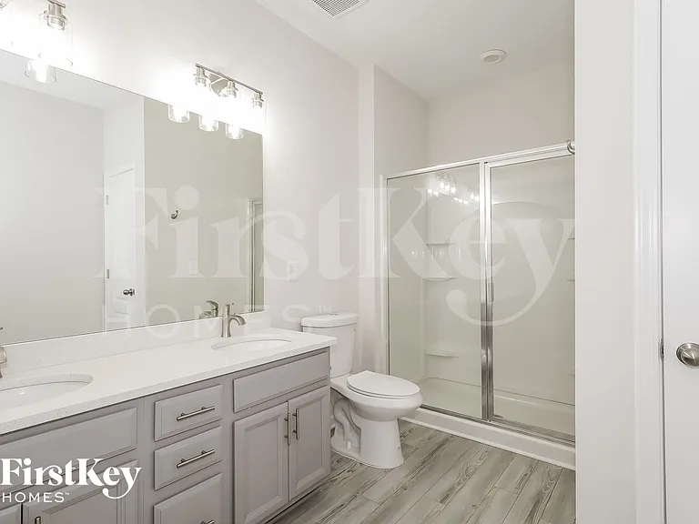 2641 Kinmere Dr — Photo 13