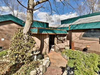402 Channel Dr, Island Lake, IL, 60042