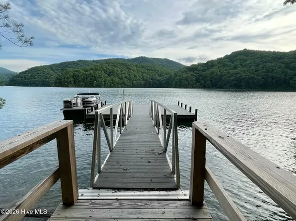 27 Lake Shore Dr, Topton, NC 28781