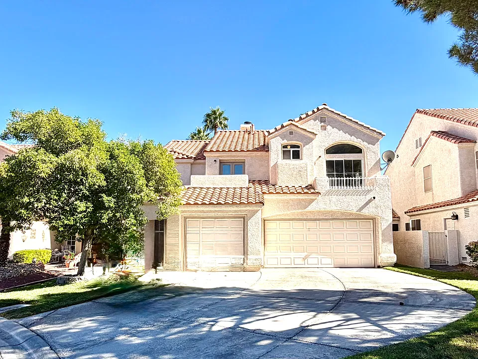 5432 Royal Vista Ln