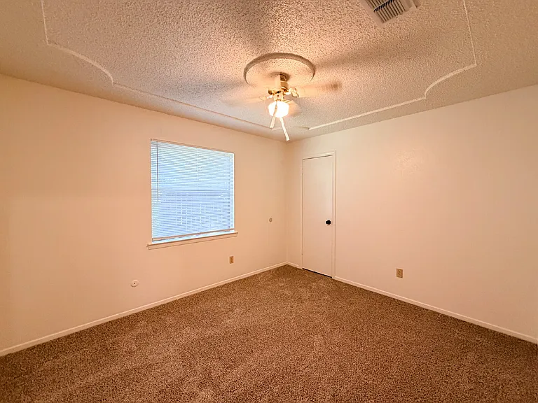 712 Pecan St — Photo 26