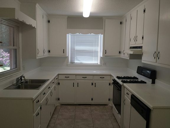 5th image of 503 W Clay St