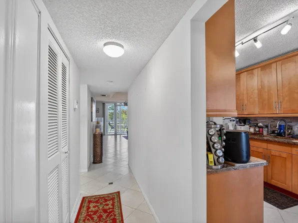 3326 Arcara Way, Greenacres, FL 33467