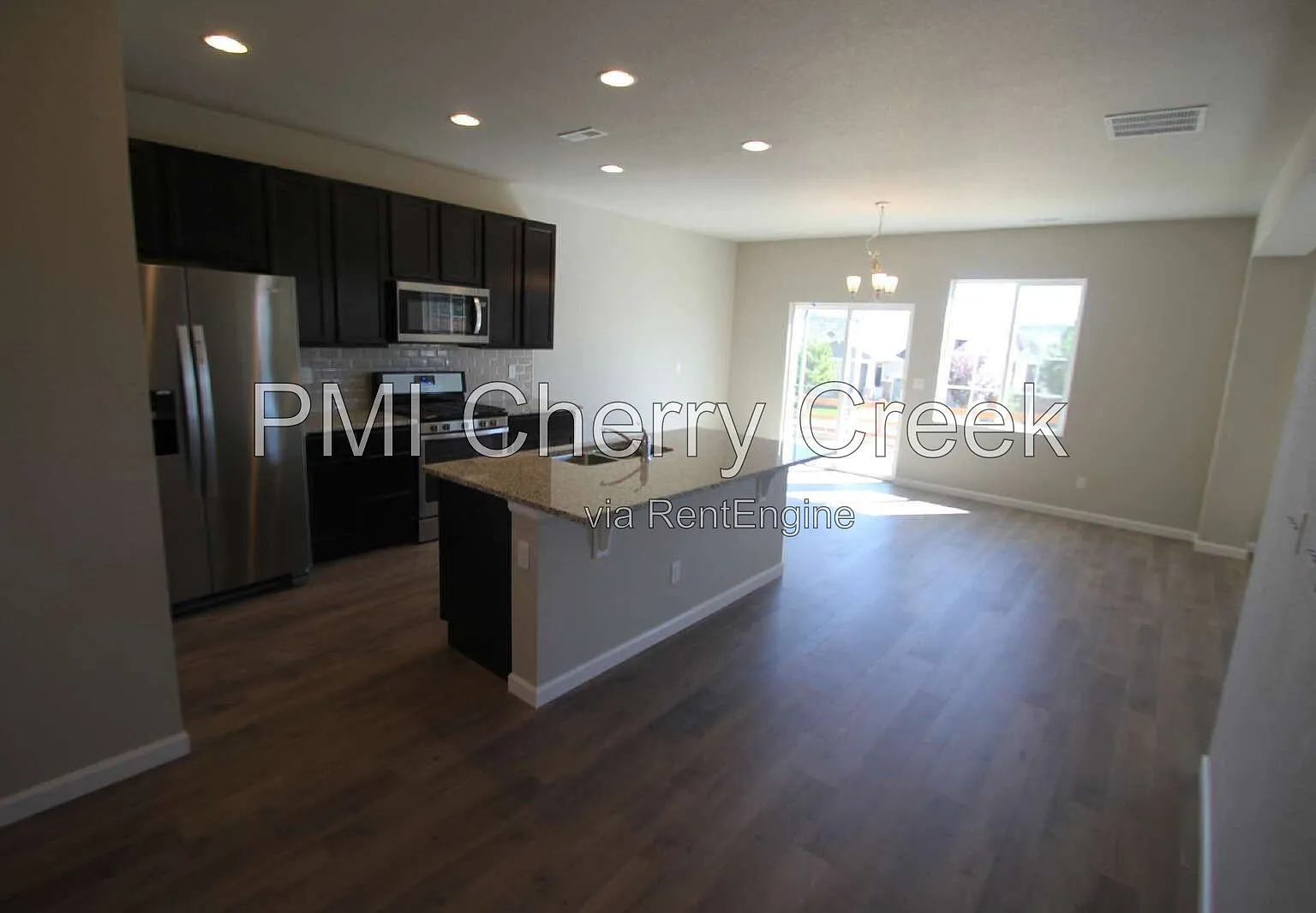 4 bed, 2.5 bath, 2640 sqft, $3,200 — Photo 4