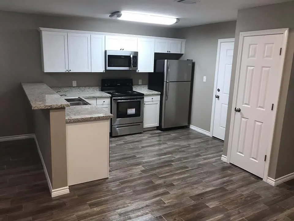 3 bed, 1200 sqft, $1,600 — Photo 1