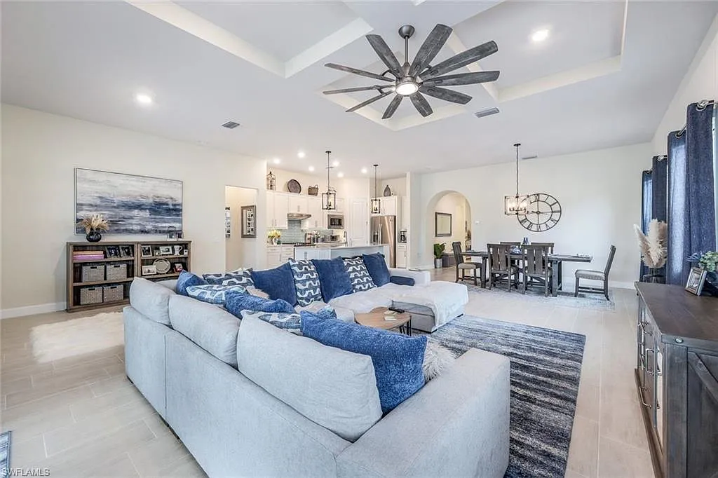 2 bed, 2.0 bath, 2062 sqft, $9,000 — Photo 3