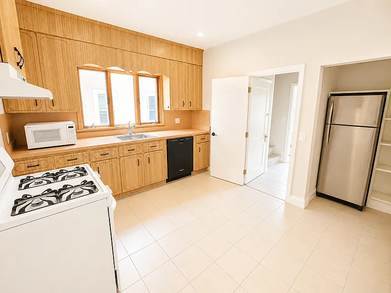 113 Hillsdale Rd #1 — Photo 1
