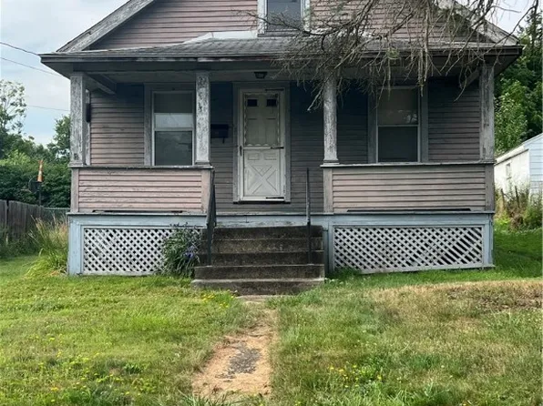 31 John St, Struthers, OH 44471