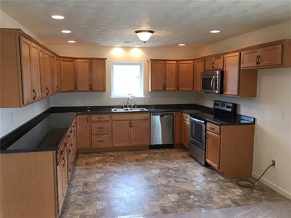 4th image of 504 Sunview Cir #D