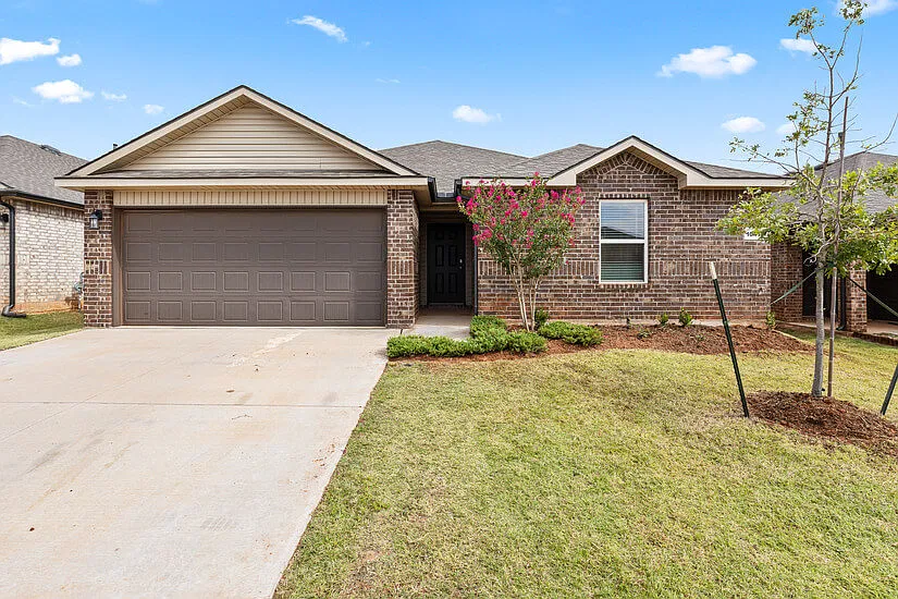 12 Month Furnished 3BR Mustang Home — Photo 1