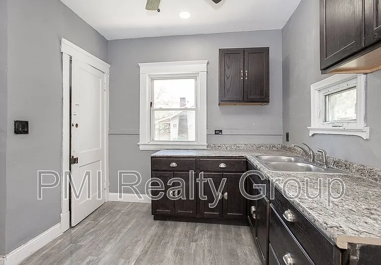 12203 Castlewood Ave — Photo 14