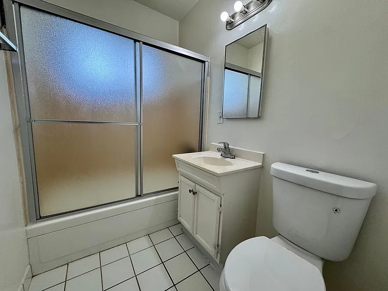 1724 Colby Ave #9 — Photo 6