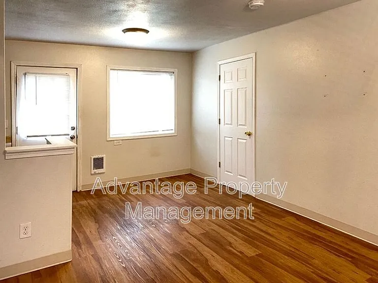 301 N Main St — Photo 4