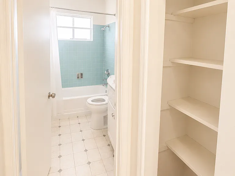 14341 Chandler Blvd — Photo 10