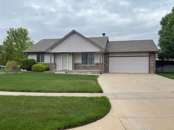 1645 E Winterset St, Goddard, KS 67052