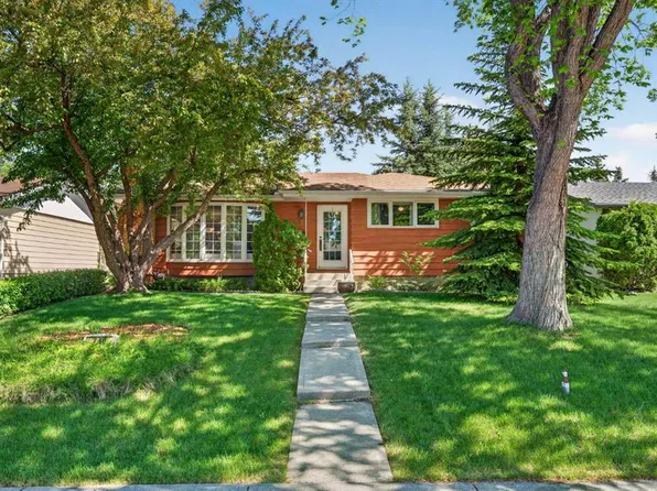 740 S Hunterston Cres NW, Calgary, AB T2K 4N2