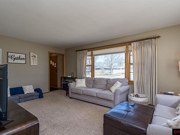 5th image of 205 Capital Dr