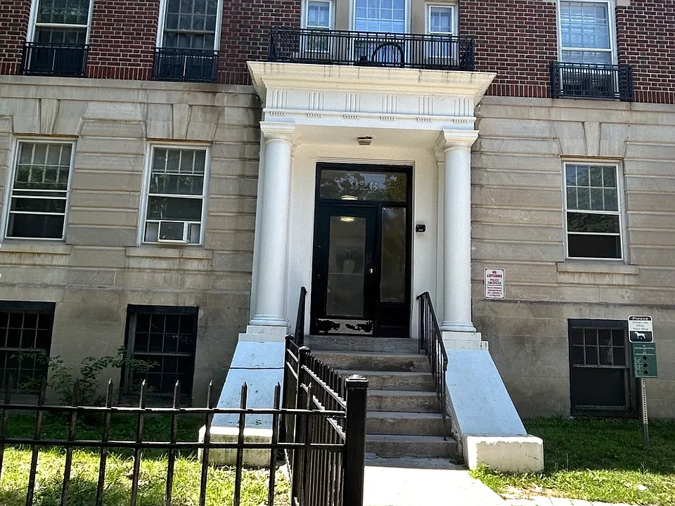 926 Asylum Ave #1