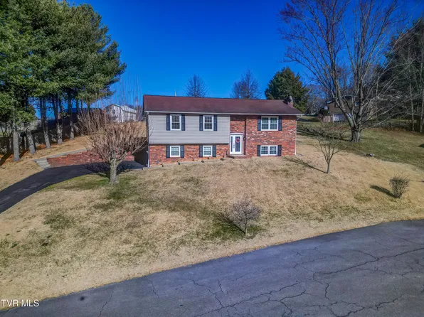 192 Patriot Cir, Bristol, VA 24201