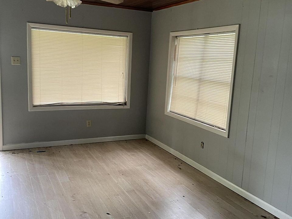 2nd image of 541 Van Buren Ave