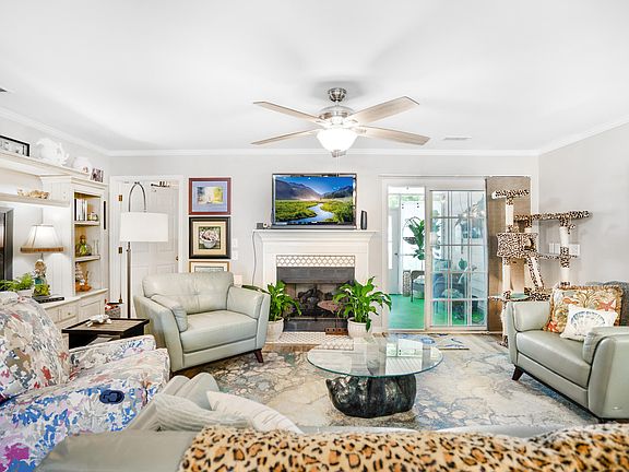 5th image of 303 Sunnyside Way