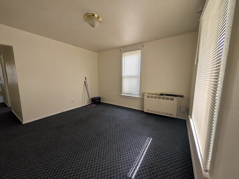 702 N Oak St #C — Photo 7