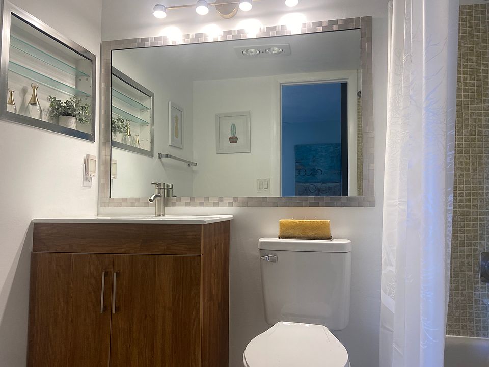 1st image of 262 Farnham Cres #262