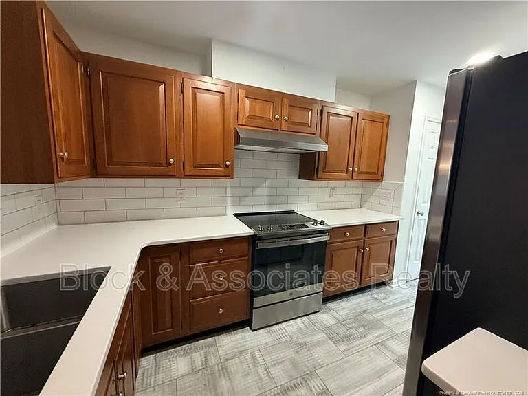 155 S Ashe St — Photo 5
