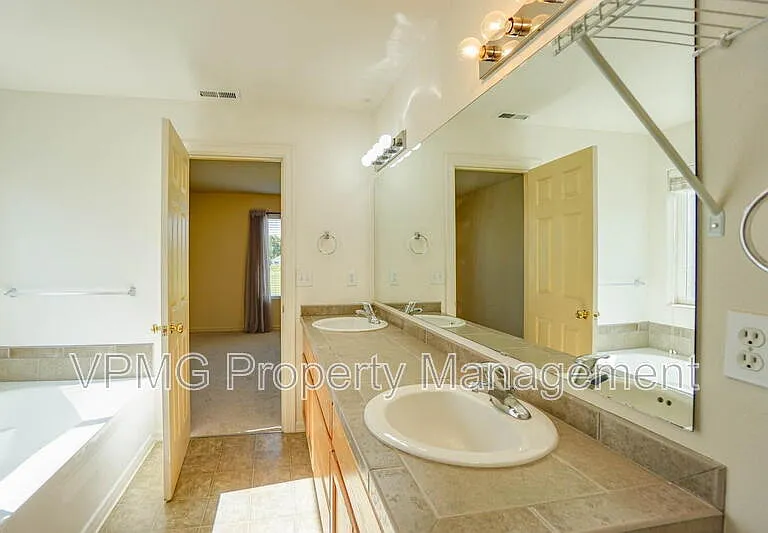 2214 NW 7th St — Photo 25