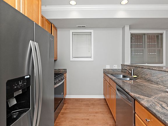5th image of 540 W Oakdale Ave