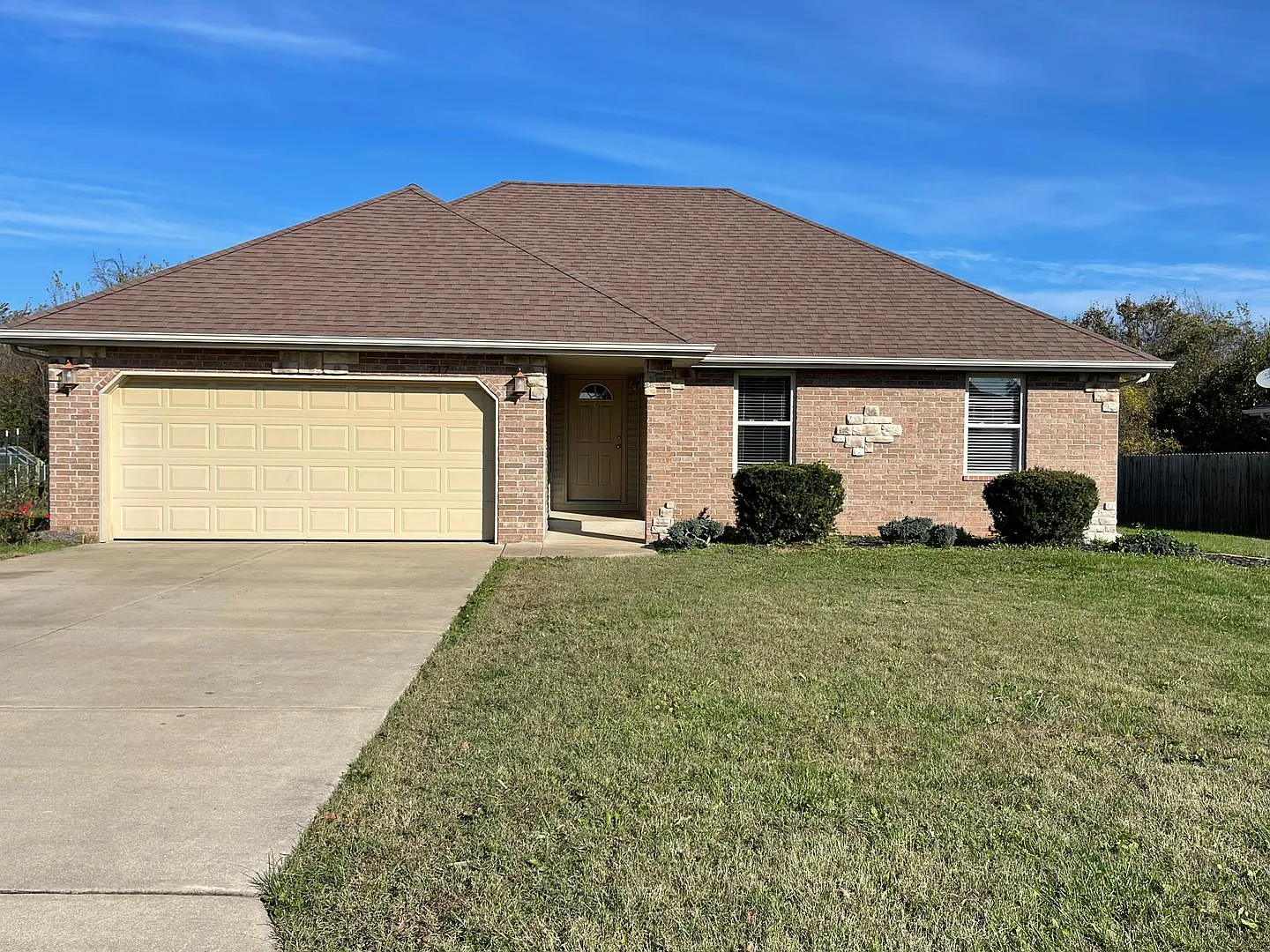 3 bed/2 bath, 1322 sqft home! 217 W Eagle Ln in Willard MO. — Photo 2