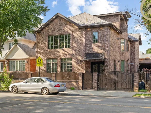 2111 Avenue I image 1 of 21