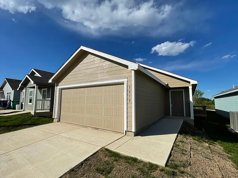 1019 Magrum Way — Photo 1
