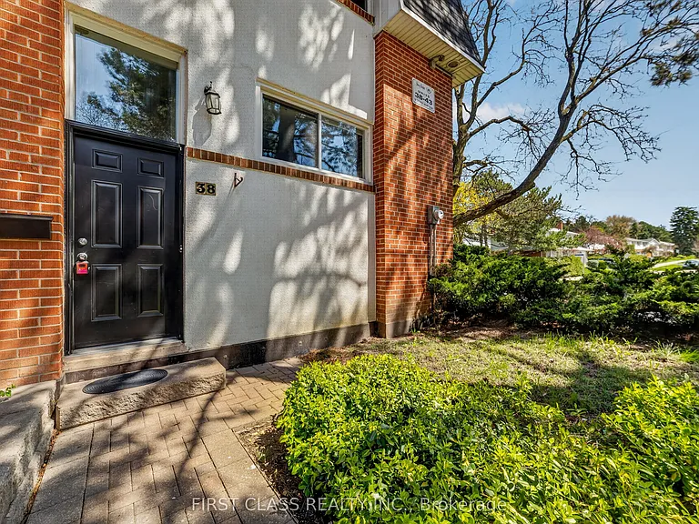 96 George Henry Blvd #38 — Photo 2