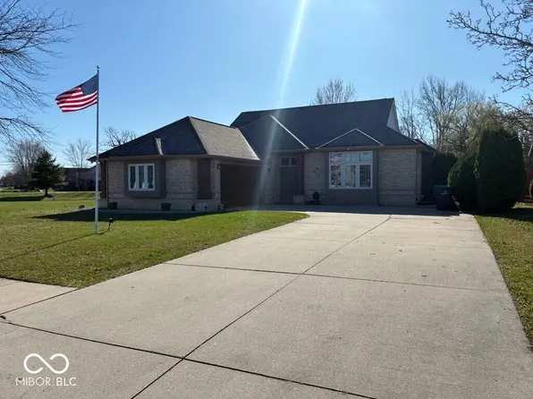 8123 W Ashford Ln, Muncie, IN 47304