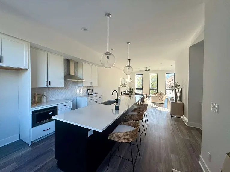 1495 Superior Ave — Photo 17