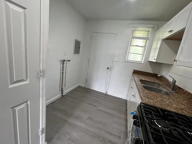 Horizon Circle Apartments — Photo 13