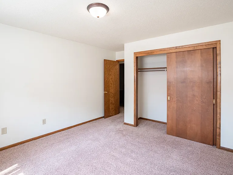 Fargo, ND Hawn Apartments | Bedroom