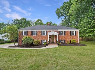 43 Wychwood Rd, Livingston, NJ 07039
