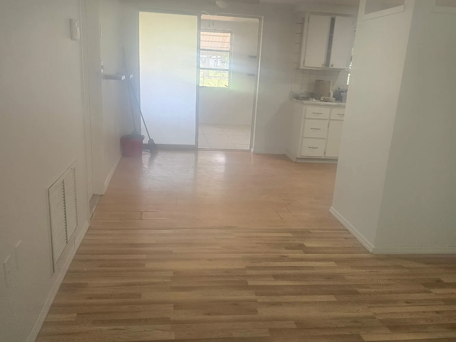 3 bed, 1.5 bath, 1001 sqft, $1,550 — Photo 4